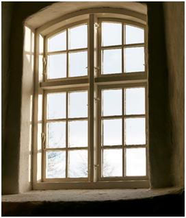 Traditionelles Doppelflügelfenster aus Holz für den besonderen Lichteinfluss
