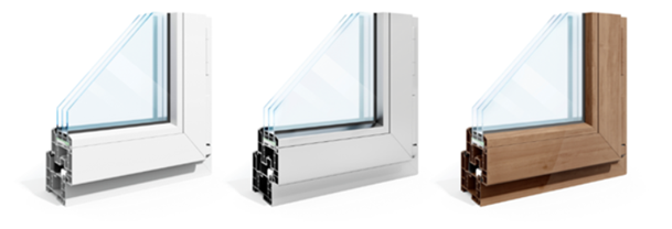 Drei Fensterprofile im Vergleich: Wei&szlig;es Kunststoffprofil, silbernes Aluminiumprofil und Holzrahmen, jeweils mit Isolierglas.