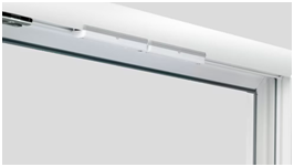 Nahaufnahme eines Fensters mit Lüfter