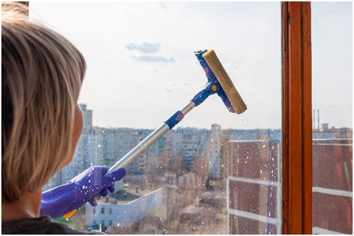 Mit der richtigen Ausstattung ist Fenster putzen kinderleicht 